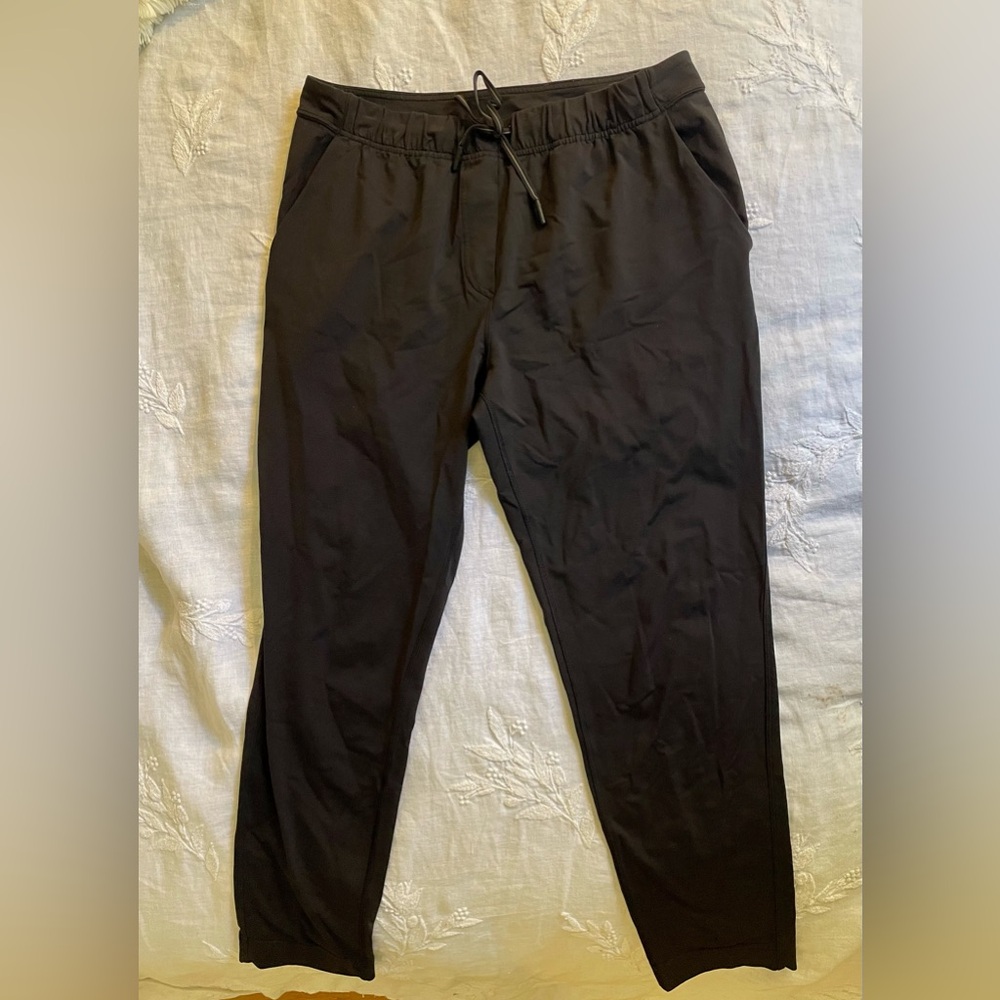 Great black lululemon joggers with waist tie